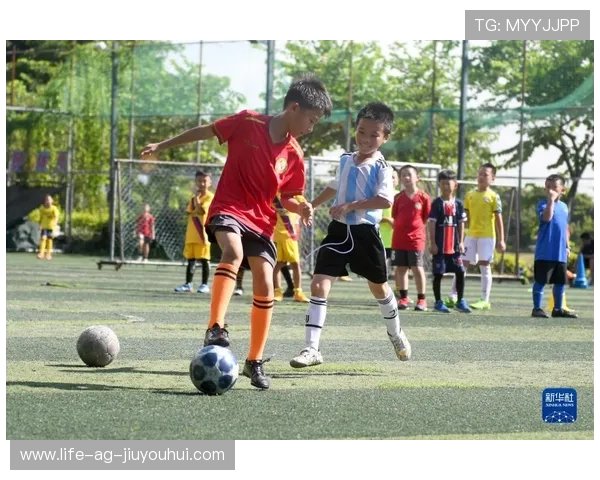 全面解析踢足球增强体能与塑造强健身躯的全方位科学训练方法指南 全面解析踢足球增强体能与塑造强健身躯的全方位科学训练方法指南
