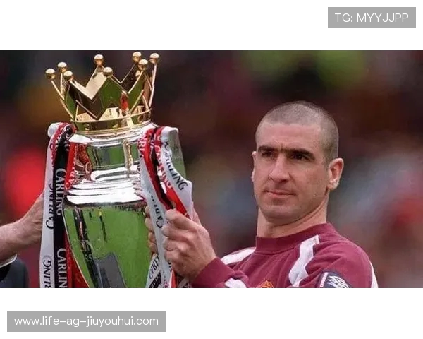 七号足球球员在场上扮演的关键角色与职责解析 七号足球球员在场上扮演的关键角色与职责解析